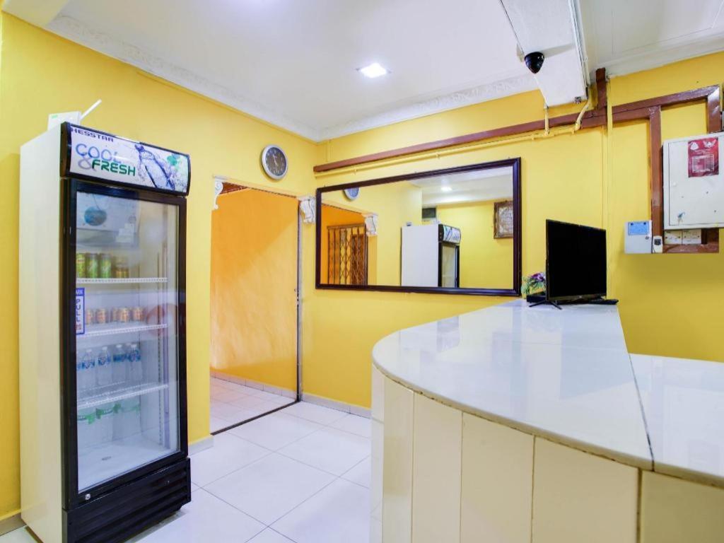 Oyo 89406 Lucky Budget Hotel Nilai Exterior foto