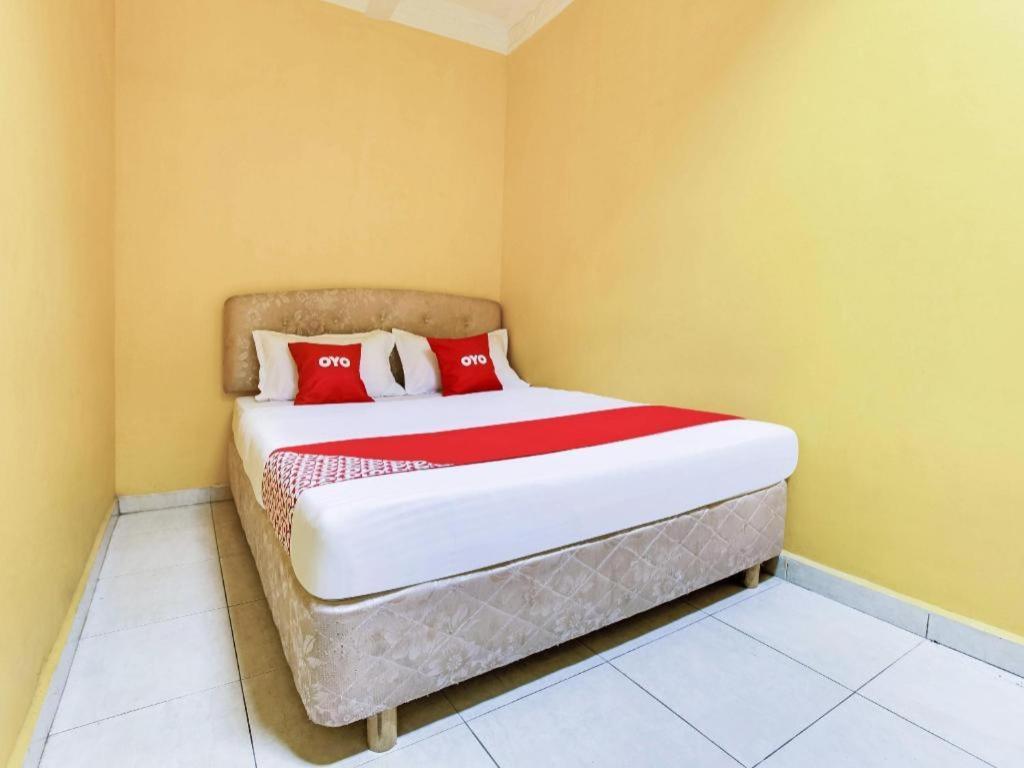 Oyo 89406 Lucky Budget Hotel Nilai Exterior foto
