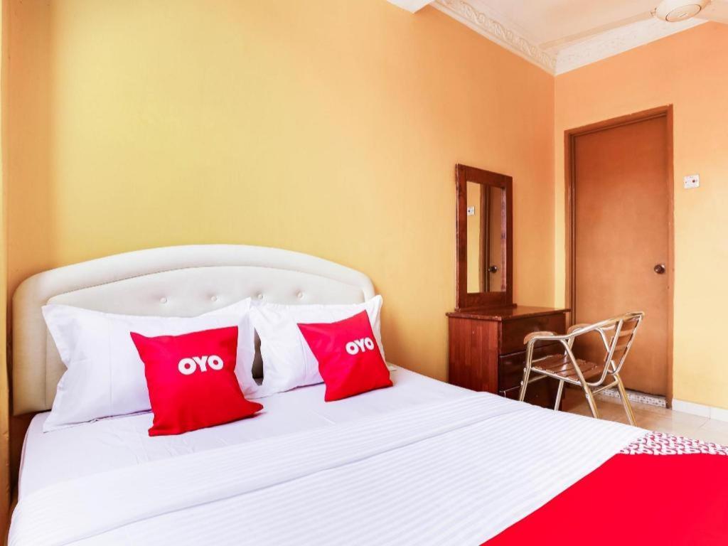 Oyo 89406 Lucky Budget Hotel Nilai Exterior foto