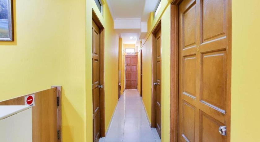 Oyo 89406 Lucky Budget Hotel Nilai Exterior foto