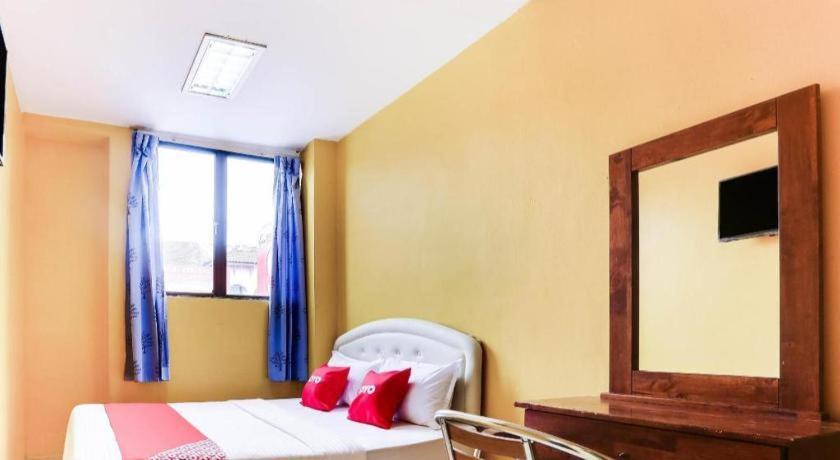 Oyo 89406 Lucky Budget Hotel Nilai Exterior foto