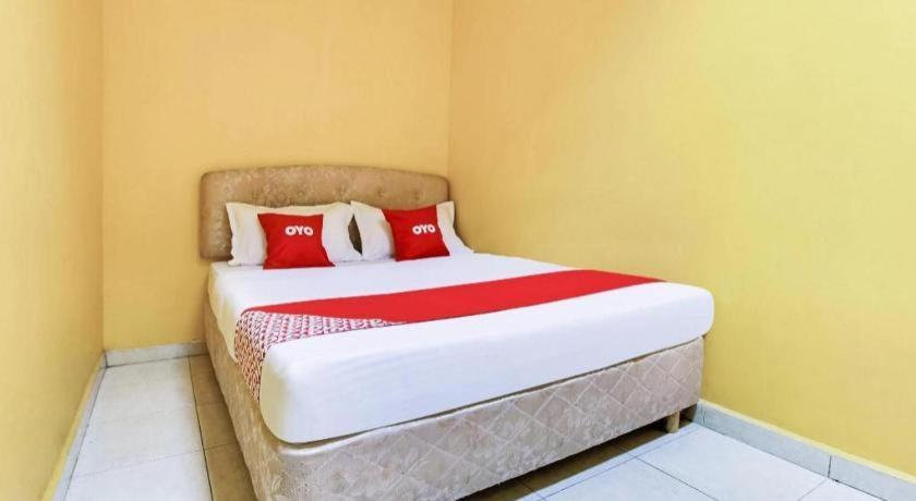 Oyo 89406 Lucky Budget Hotel Nilai Exterior foto